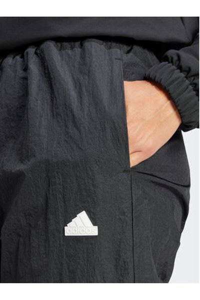 adidas Pantaloni de trening adidas pentru femei IQ4826 negri
