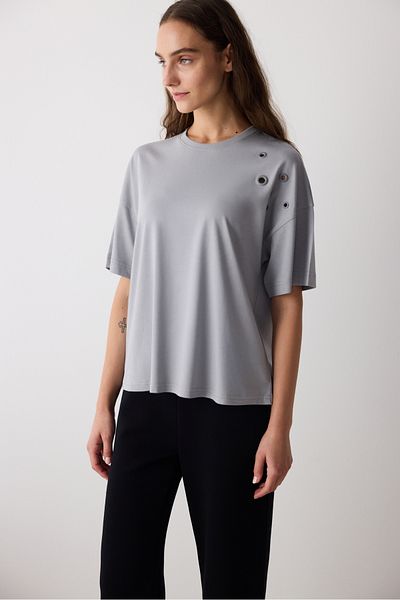 Penti Verla T-Shirt with Grey Shoulder Accessories - Saude Collection