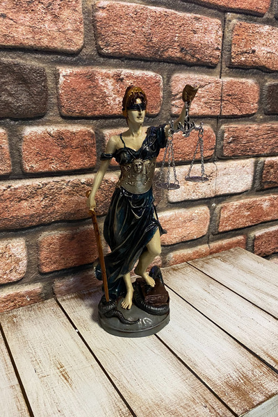 Tasarloxi Themis Adalet Kadın Heykeli