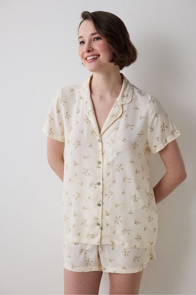 Penti Bloom Bedrucktes Hemd-Hosen-Pyjama-Set in Ecru