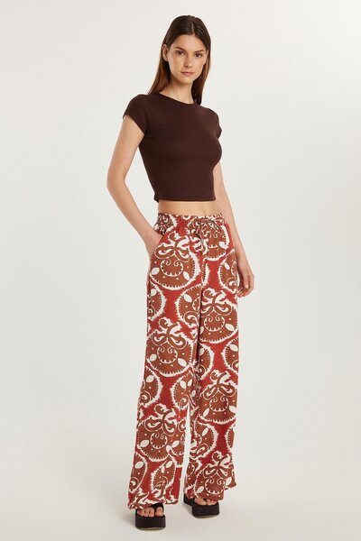 Tudors Kadın Regular Fit Beli Bağcıklı Geniş Paça Baskılı Pantolon