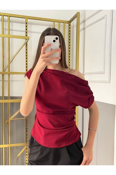 peri tower بلوزة من نسيج الكريب المحبوك بفتحة رقبة غير متماثلة مع تفاصيل ثنية/رباط