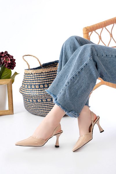 Santamarina Women's Elena Beige Classic Heeled Shoes