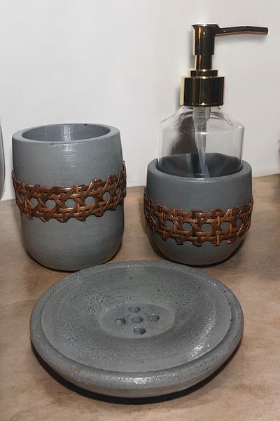 RocArt Home Σετ μπάνιου από σκυρόδεμα οβάλ με λεπτομέρεια Hazeran (δοσομετρητής υγρού σαπουνιού, θήκη οδοντόβουρτσας, δοσομετρητής στερεού σαπουνιού)