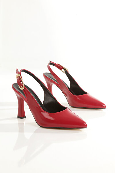 Ayakkabı Podyumum KIRMIZI RUGAN SİVRİ BURUNLU ARKA AÇIK BÜYÜK TOKALI 9CM KADEH ÖKÇE