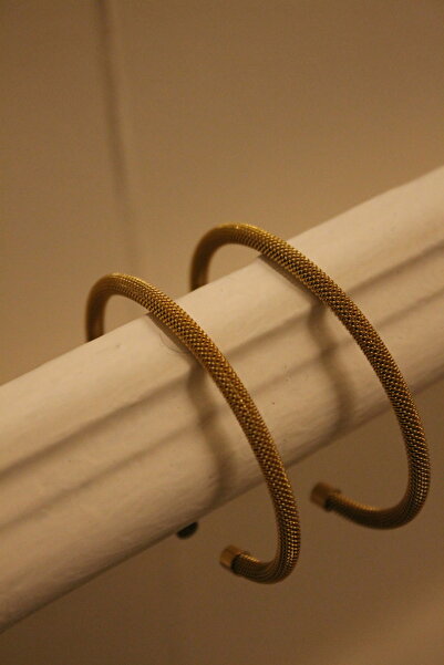 SHINELUC سوار نسائي بتصميم شبكي رفيع من المعدن الذهبي