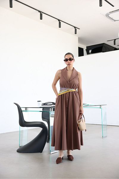 Özge Özgenç Φόρεμα Midi με λαιμόκοψη και ζώνη