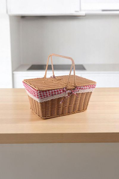 Vadi Picnic Basket with Lid – Rattan Look, Handles, Checked, Rectangular Wicker Design
