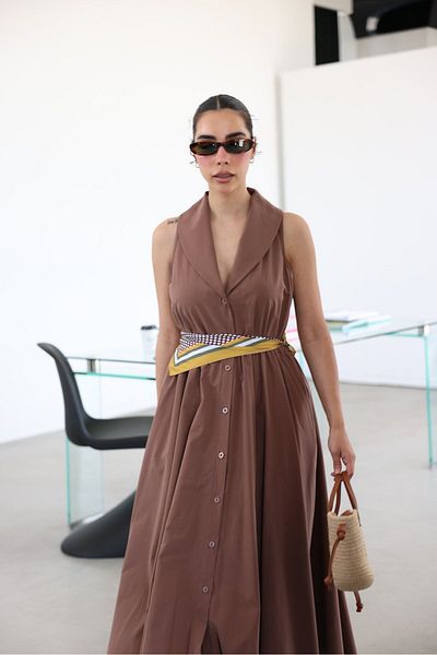 Özge Özgenç Φόρεμα Midi με λαιμόκοψη και ζώνη