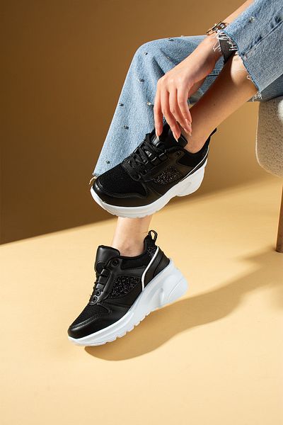 Pembe Potin Black and White Women's Sports Sneakers Lace-up Casual Comfortable Sole Shoes