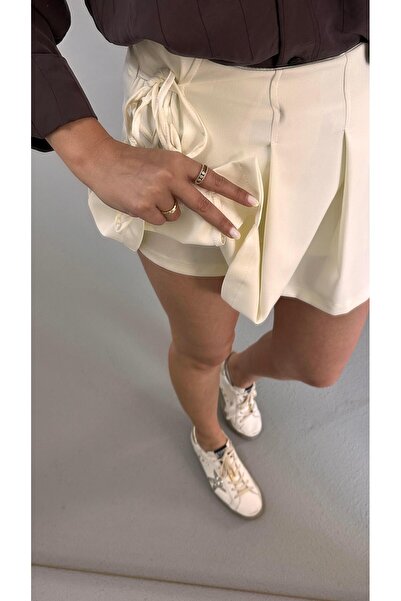Sezgi Tekin Fiyonklu Pilise Detay Ekru Şort Etek