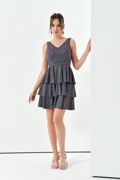 LOVE IS EVERYWHERE Kadın Mini Abiye Elbise Gümüş Mor V Yaka Sırtı Açık Eteği Kat Kat Degradeli Simli