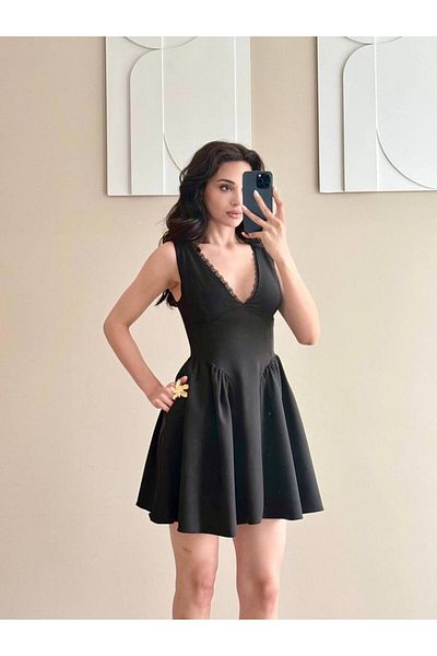 LOCH BUTİK Women's Black V-Neck Lace Detailed Mini Dress with Pockets