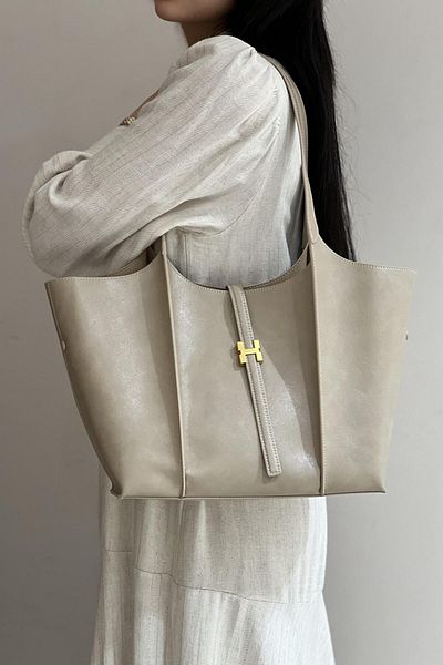 Levidor H Logo Locked Large Size Shoulder Bag 930348