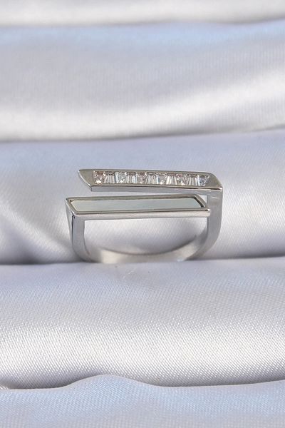 Clariss Brass Silver Color Zircon Stone White Mother of Pearl Detail Women's Ring