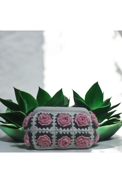 ZAHandmade Hand Knitted Rose Bag Model