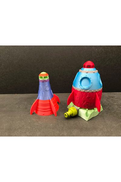 NOMOTHETIC Sprinkler Rocket – Water Squirt Garden Toy