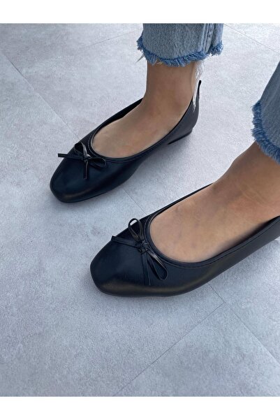 Elvinin Tarzı حذاء باليرينا من الجلد الأسود بتفاصيل فيونكة من Esse