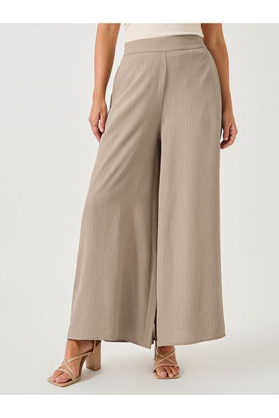 Styli Crinkled Flat Front Wide Leg Pants with Side Pockets