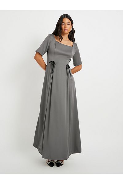 Styli Solid Square Neck Bowknot Detail A-Line Maxi Dress