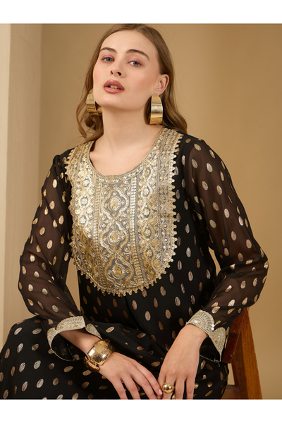 Styli Dobby Chiffon Jalabiya with Lace Patch Detail