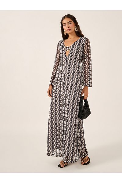 Styli Chevron Design Cut Out Detail Shift Maxi Dress