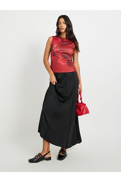 Styli Floral Print Sleeveless Round Neck Top