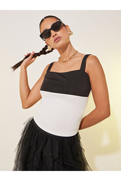 Styli تي شيرت كامي عادي بياقة مربعة وألوان متعددة