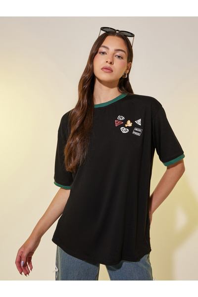 Styli تي شيرت مطبوع عليه رسومات جرافيكية برقبة دائرية