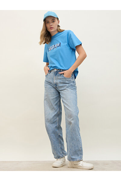 Styli تي شيرت مربع الشكل برقبة دائرية وشعار مطرز