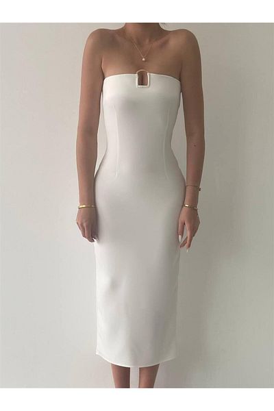 Julidress Λευκό φόρεμα με στράπλες λαιμόκοψη με χρυσό αξεσουάρ με λεπτομέρειες