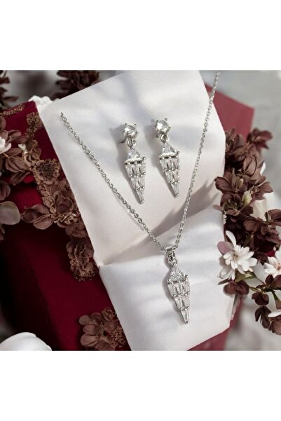 rafiel Işıltılı Zirkon Taşlı, Fütüristik Sivriltilmiş Tasarımlı Çelik Küpe ve...