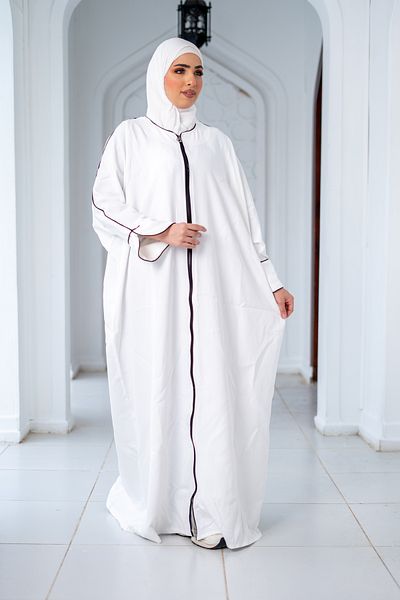 SIDRAALMONTAHA Saudi crepe abaya with front zipper, black and white