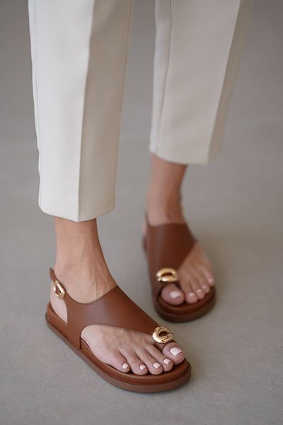 selinshoes Sandale Flip Flop Kalia cu cataramă aurie - TABA