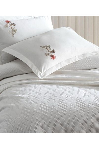 KÜBRAHOME'S Masterpiece Double Personality Ines Satin Pique Set Cream