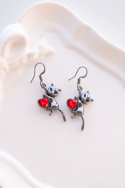 EFBUTİK Black Red Stone Cat Imported Earrings