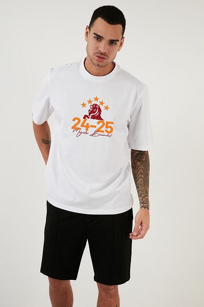 OFFSIDESIGN Unisex White Oversize T-Shirt Yellow Red Fan 25. Championship 5 Star Maies Are Ours