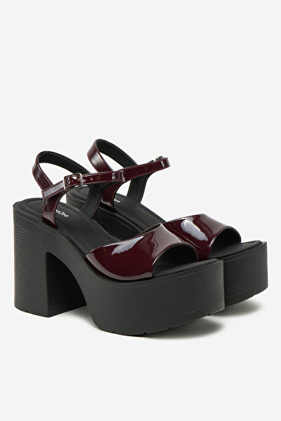 DeeZee Women's Sandals on a block low red block with platform 40