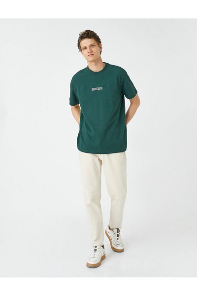 Koton Σλόγκαν Κεντημένο T-shirt με υφή κανονική εφαρμογή με λαιμόκοψη κοντό μανίκι