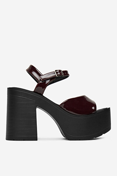 DeeZee Women's Sandals on a block low red block with platform 40