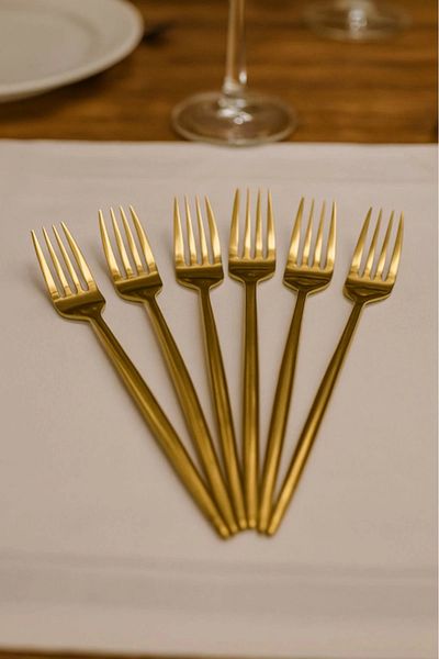 ÖYKÜ VE YİĞİT Luxurious Gold Titanium Plated 6-Piece Dinner Fork Set - Stainless Steel & Non-Tarnish Tableware Fork