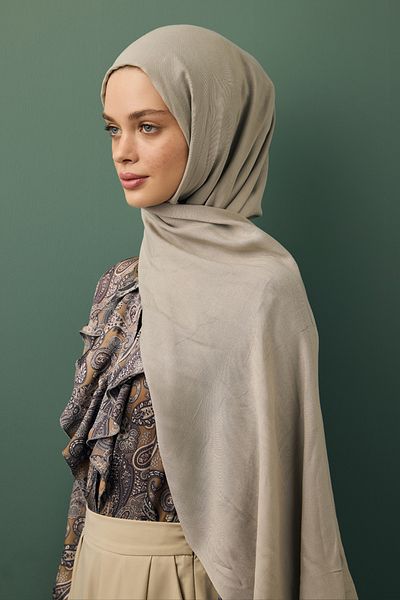 Qef Gray Modal Shawl