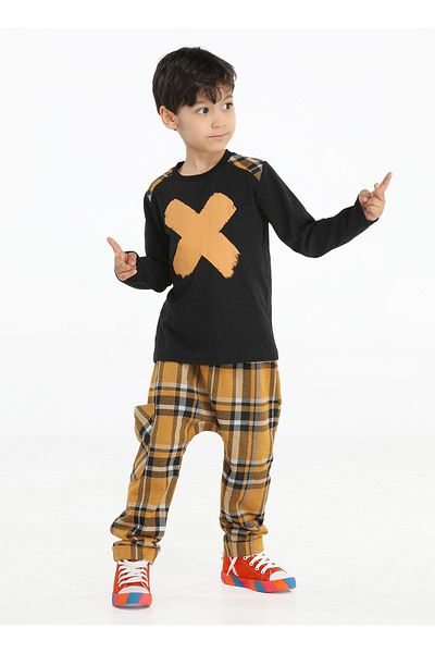 Casabony Set pantaloni negri cu imprimeu în carouri și tricou cu mânecă lungă imprimat