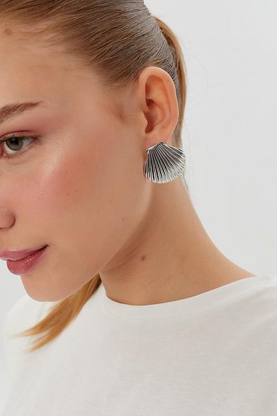 Nish&Chic Oyster Earrings