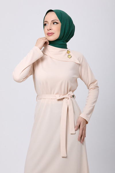 TOFİSA -BEŻOWA sukienka hidżab z paskiem i kołnierzykiem