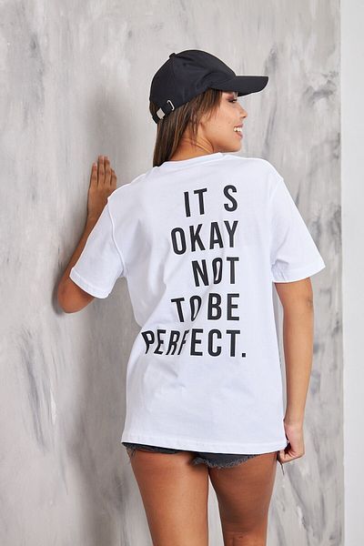 The Champ Clothing Tricou alb pentru femei - „E bine, nu fii perfect” scris