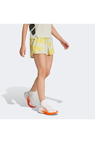 adidas شورت الجري الأصفر للسيدات من Terrex Multi Light