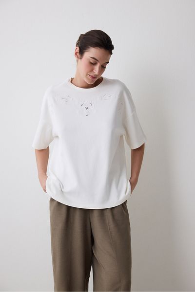 Penti Brode Detailliertes, übergroßes, cremefarbenes T-Shirt