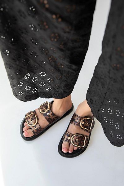 STRASWANS Papuci de damă Forster cu cataramă din satin leopard