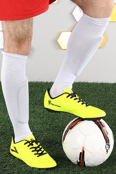 LIG حذاء رجالي باللون الأصفر Astroturf Field